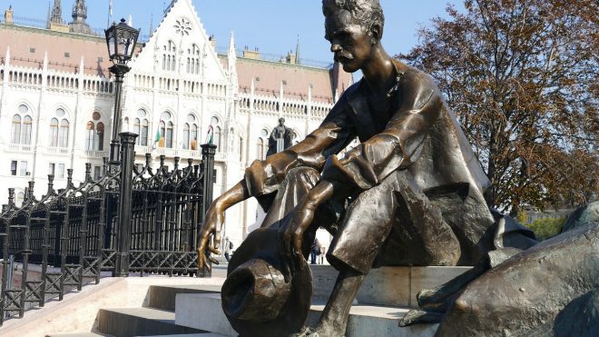 Cumpleaños de Attila József: el Día de Poesía Húngara